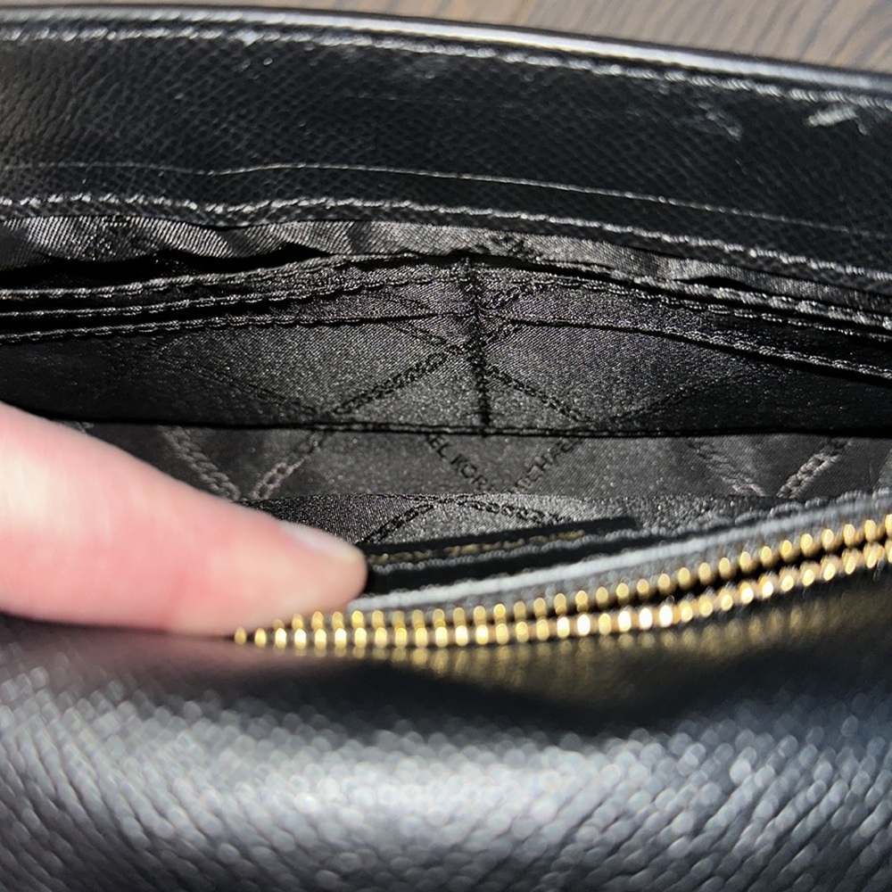 Michael Kors Jet Set crossbody bag - Picture 13 of 14